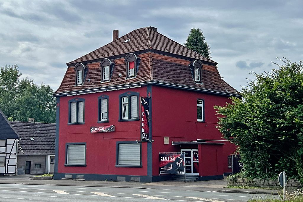 Club A1 Kamen – Exklusiver Sauna Club & Bar, Außenansicht bei Nacht, Unnaer Str. 40